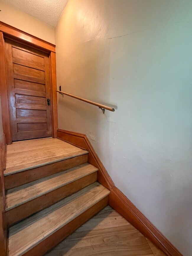 409 N 51st Ave W Unit Upper Unit