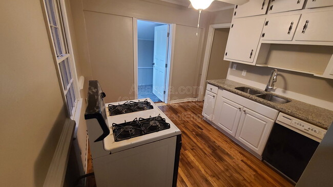 Photo - 2242 Lawson Way