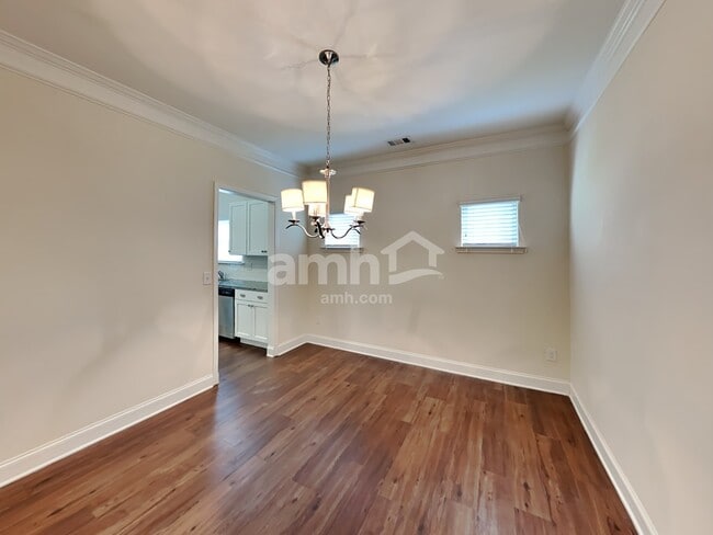 Photo - 2465 Beal St