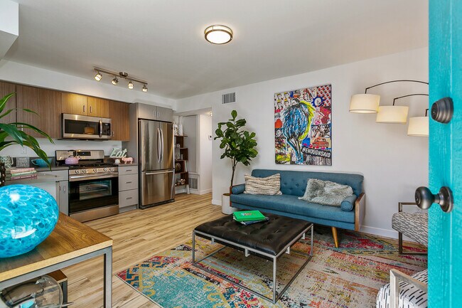 Photo - 6640 Woodley Ave Unidad 204