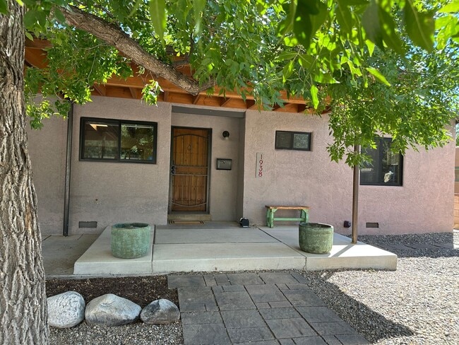 Building Photo - 1938 San Ildefonso Rd Rental