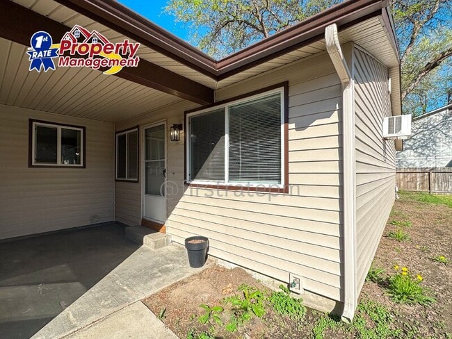 Photo - 889 N Mercer St