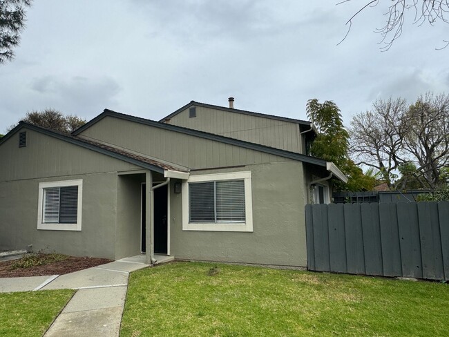Building Photo - West San Jose Condo in Cupertino School Di...