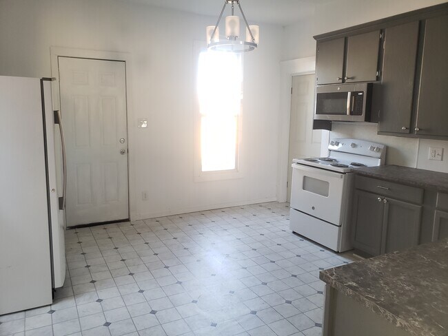 Photo - 23 N Morris St