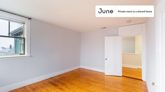 Room in Shared 5 bed/2.5 bath home in Newton Corner