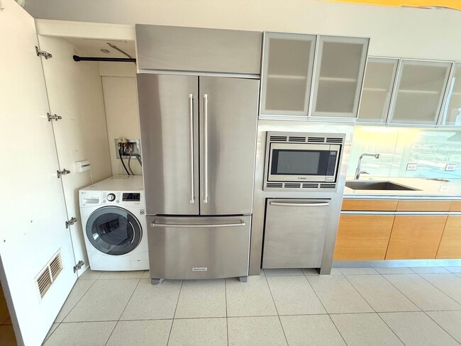 Photo - Spacious 10th Floor Studio at The Veer Towers!!