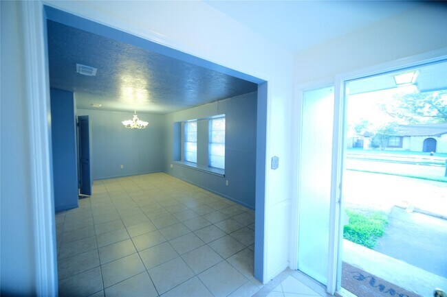 12327 Bexley Dr