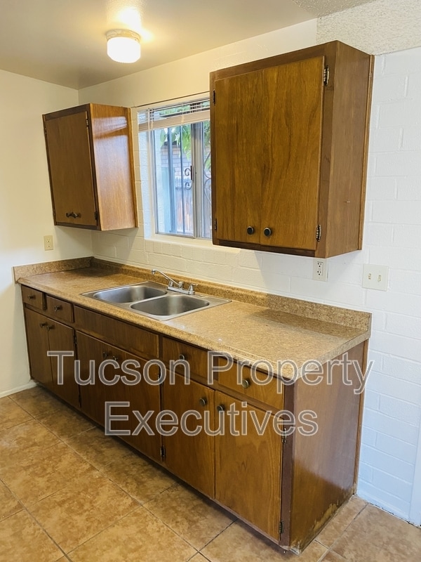 Photo - 4225 E Lee St