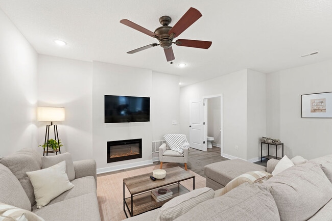 Photo - Sandstone Pointe