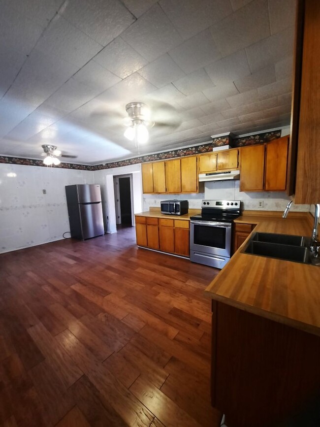 Photo - $1,700 - 2 Bedroom, 1.5 Bathroom Unfurnish... House