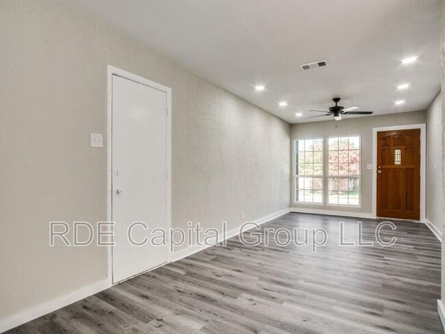 Photo - 3012 Crouch St