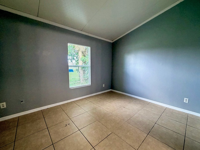 616 Santa Barbara Blvd S
