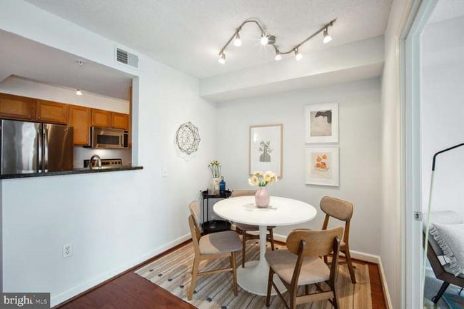 Photo - 880 N Pollard St Unit 723