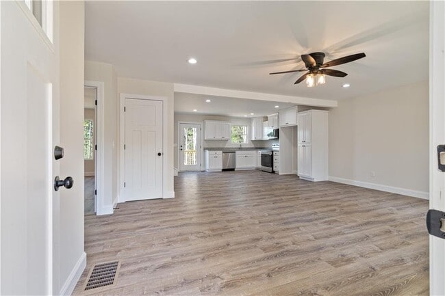 Photo - 280 Grand Oak Ln