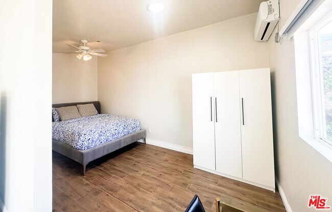 Building Photo - 225 S Clark Dr Rental