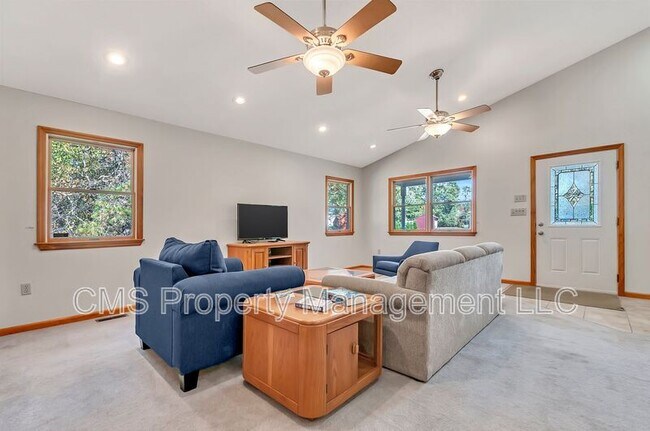 Photo - 756 Lakehurst Rd