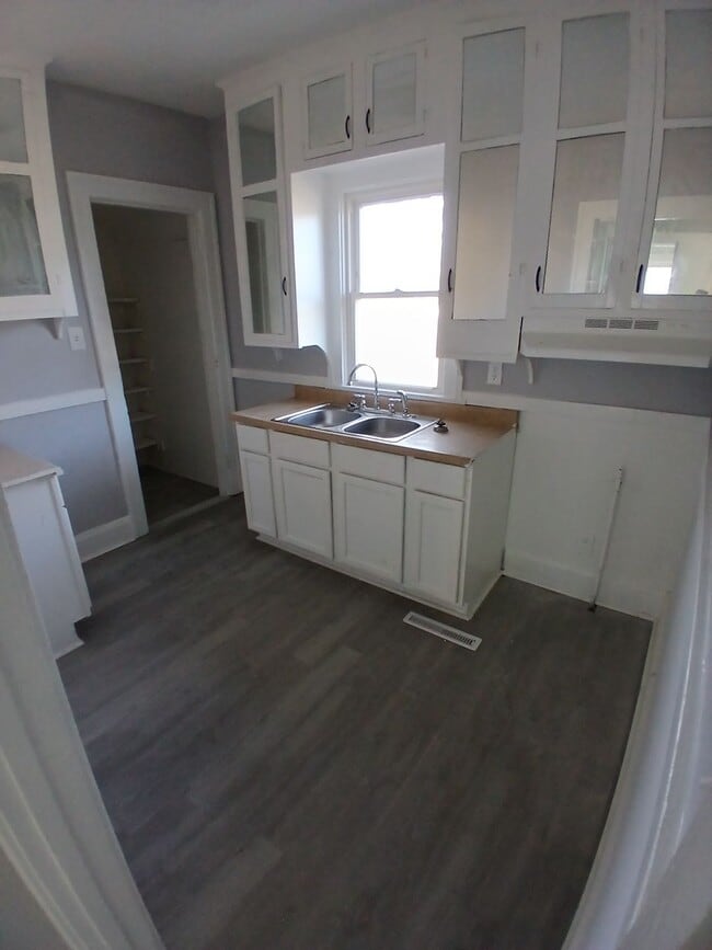 Photo - 2011 School St