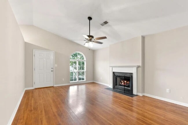 Photo - Cashel Court