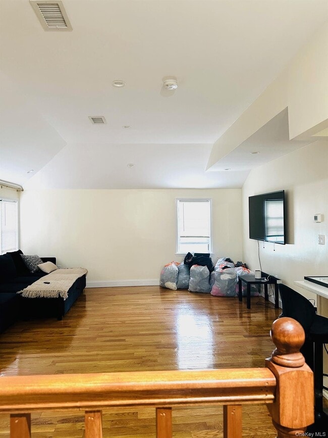 Photo - 114-32 168th St