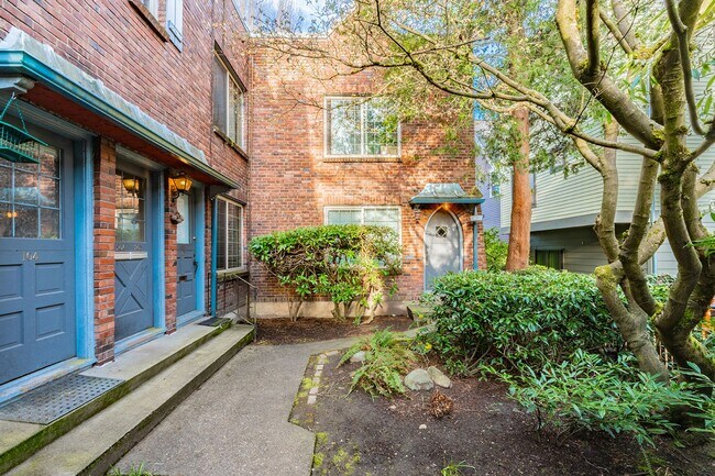 Photo - Lansdowne Manor