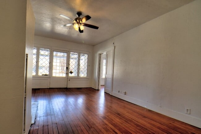 Photo - 166 E 300 S Unidad Main floor