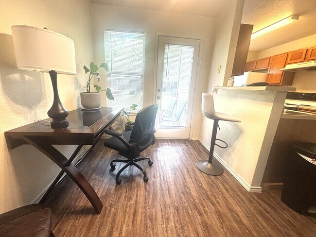 Photo - 409 Creek St Unit #B