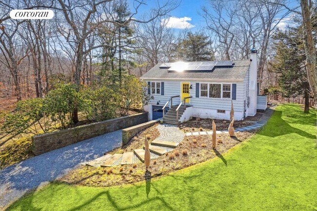 Photo - 42 W Neck Rd