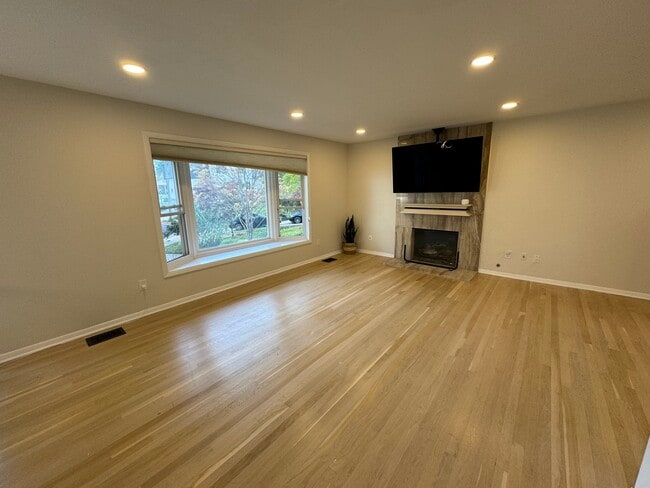 main level living room - 1013 Mountfort Ct SW