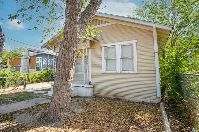 Photo - 610 Belmont