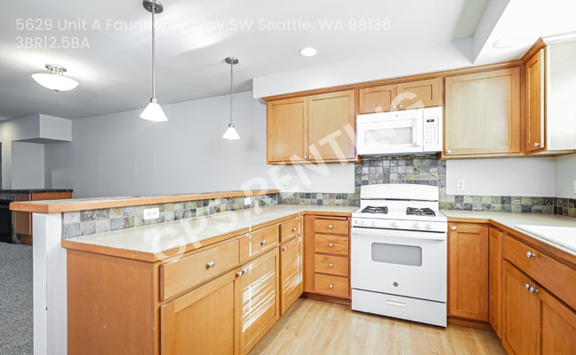 Photo - 5629 Fauntleroy Way SW