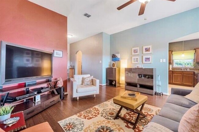 Photo - 13405 Clara Martin