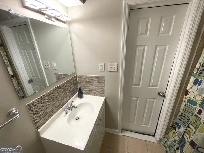 Photo - 3192 Abbeywood Dr