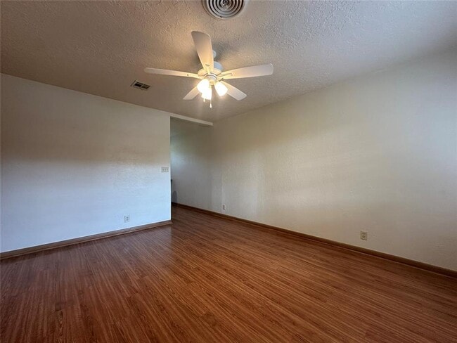 Photo - 2007 Delaware Ln