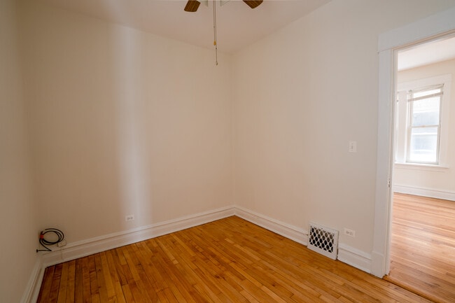 Photo - 3541 N Whipple St Unit 1