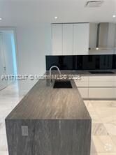 Building Photo - 700 NE 26th Ter Unit # 2103 Rental