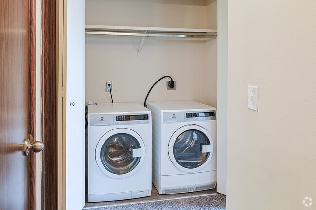 1BR, 1BA - 800SF - Laundry - Bryn Mawr