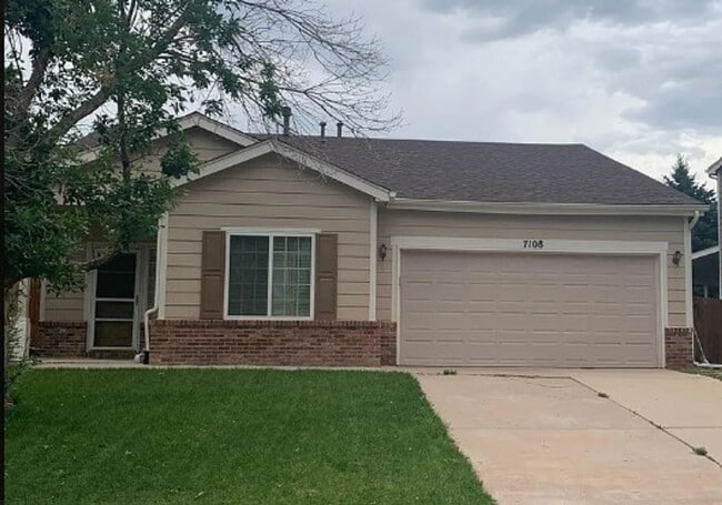 Building Photo - Lovely East Side Home