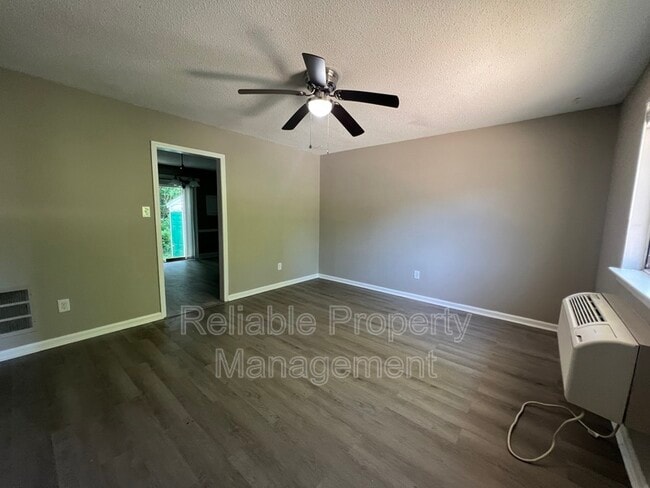 Photo - 430 S Smith St