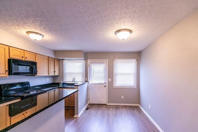 Photo - 1098-1100 Highland St