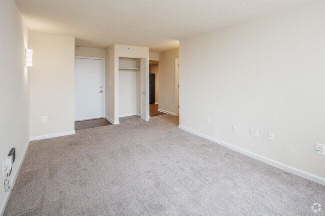 Van Gogh - 1BR, 1BA - 573 SF - Living Room