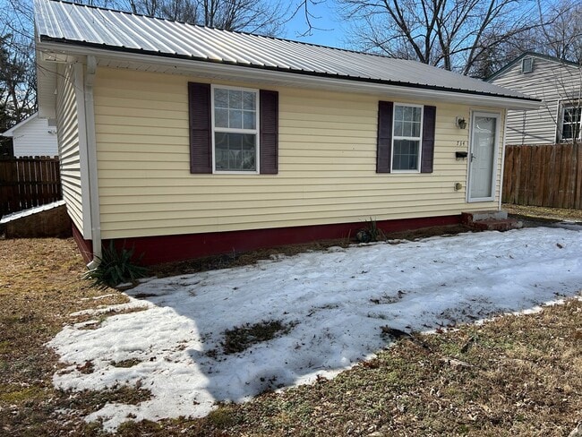 Building Photo - 734 Ferndale Ave