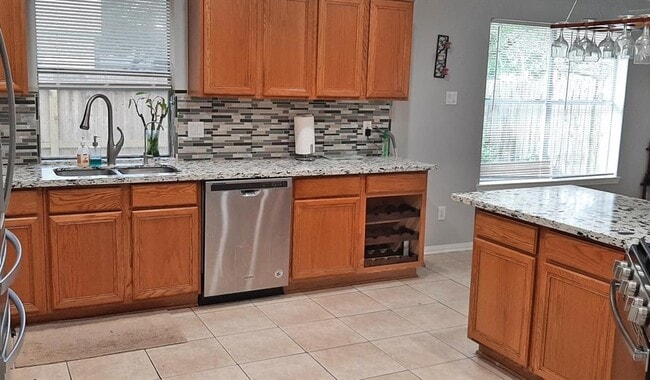 Photo - 17107 Canterbury Green Ct