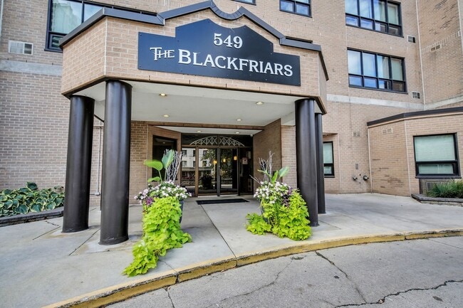 Building Photo - 549 Ridout St N Unit 604