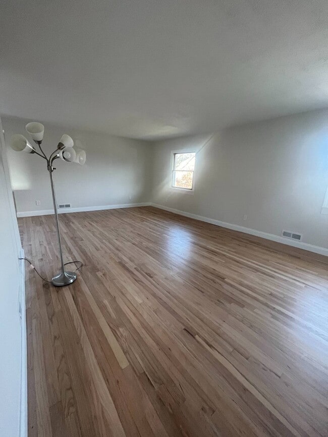 Building Photo - 274 Wilder Ave Unit 1