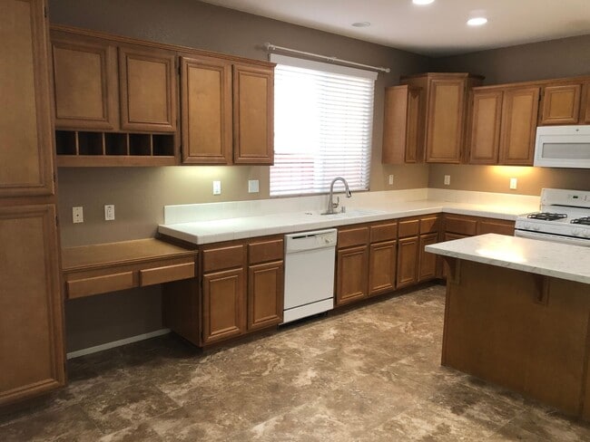 Photo - MOVE IN SPECIAL $500 off Rent Move In befo...