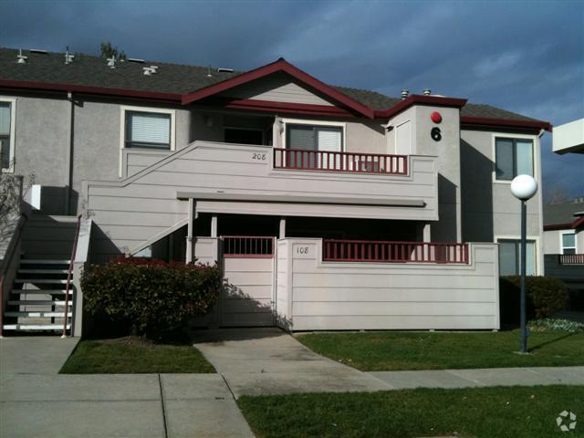 Building Photo - Excellent Location with 2 Bed 2 Bath Unit 108 Rental