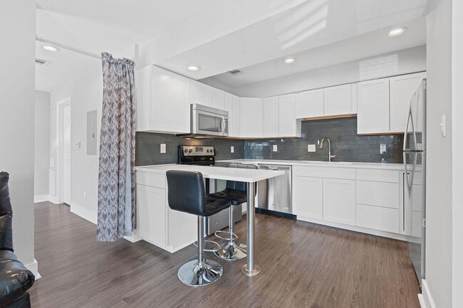 Photo - 935 La Posada Dr Unidad 254