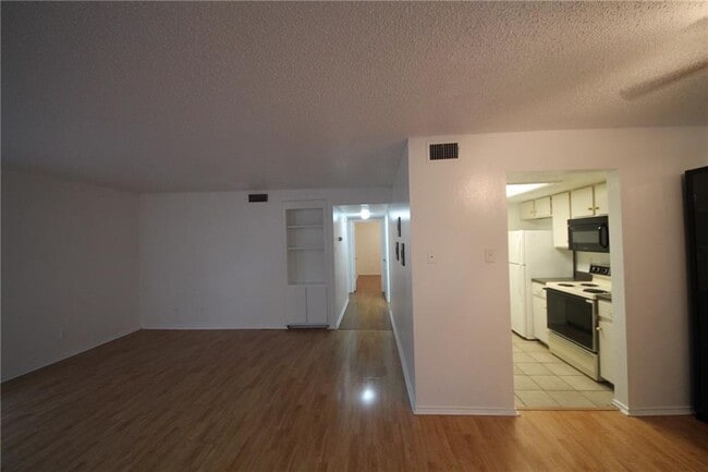 Photo - 2401 Leon St Unit 200