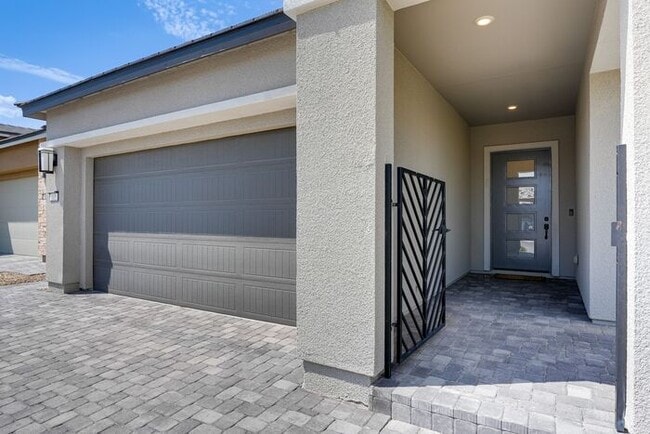 BEAUTIFULLY FULLY FURNISHED 4 BEDROOM 3.5 BATH HOME IN 89138