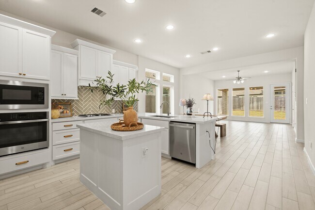 Photo - 142 Amaranth Wy